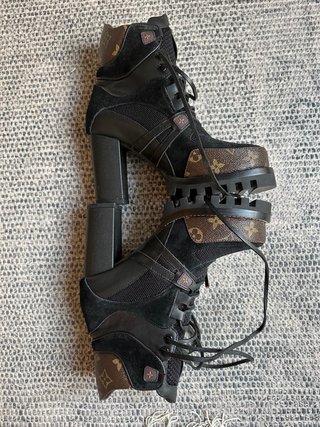 Botines con cordones