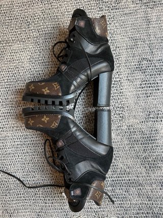 Botines con cordones