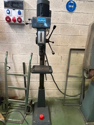 Taladro de Columna Industrial MUGUI M-20