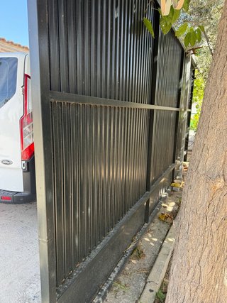 Puerta de Hierro verde oscuro