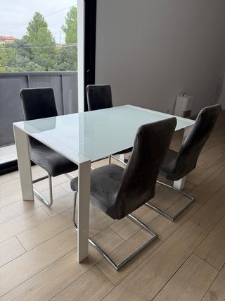 Mesa de Comedor extensible con 4 Sillas