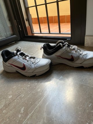 Zapatillas Nike Blancas y Negras