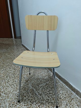 Regalo 2 Sillas Cocina Madera y Metal.  Gratis