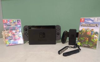Nintendo Switch V1 + Mario Kart & Minecraft