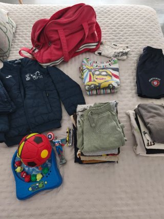 Lote de Ropa y Juguetes para Niño 7-8 años