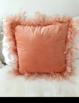 Cojín Zara Home Plumas Coral