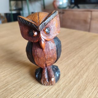 Figura de Búho Tallada en Madera