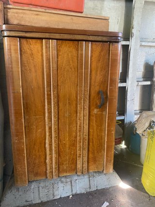 Macchina da cucire antica in mobile in legno