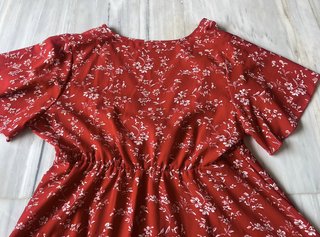 camiseta blusa roja peplum estampado floral