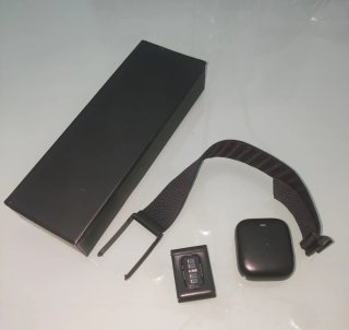 Dispositivo Whoop 4.0 con correa y cargador