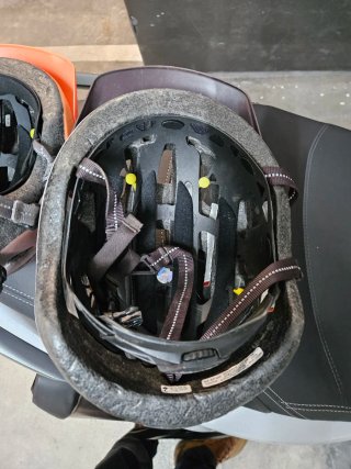 2 cascos bicicleta Specialized niños