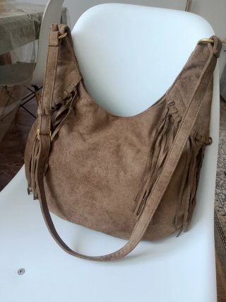 Bolso de ante con flecos