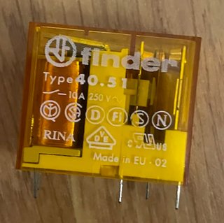 Relé Finder 40.51 10A 250V