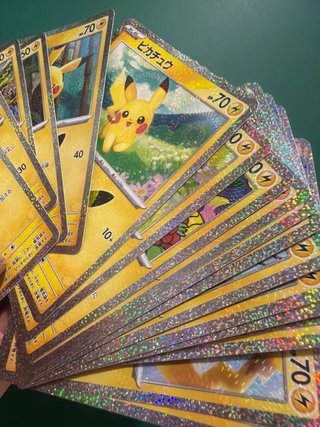 Cartas Pokémon Pikachu completo 30uds