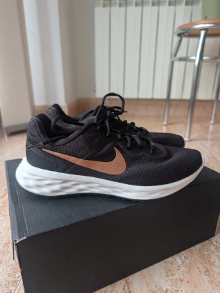 Nike Revolution 6 Mujer Negro/Dorado Talla [Talla]