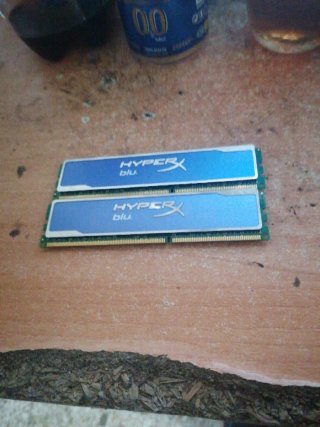 2 Memorias RAM DDR3 HyperX 16GB (2x8GB) son a 1600