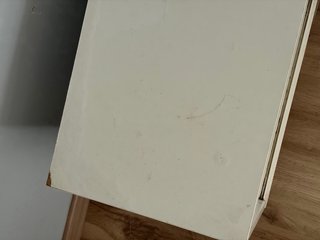 Mobile IKEA bianco con porte scorrevoli