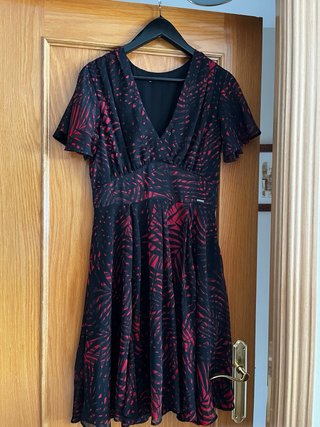 Vestido Guess estampado hojas