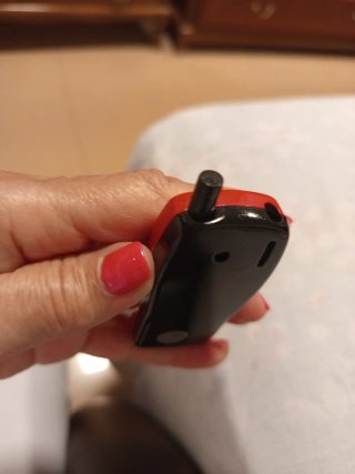 Mechero con forma de teléfono móvil antiguo