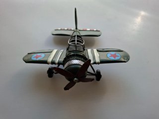 Avión militar de juguete