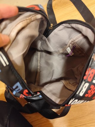 Mini Mochila Urbana Negra con Estampado