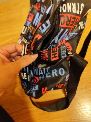 Mini Mochila Urbana Negra con Estampado