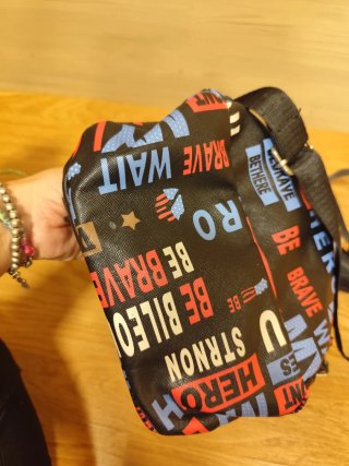 Mini Mochila Urbana Negra con Estampado