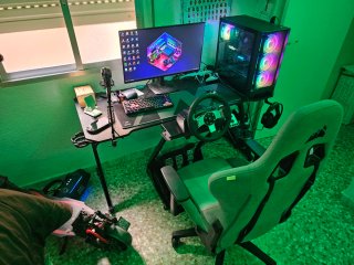 Volante Logitech G27 con Soporte
