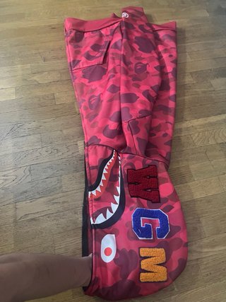 Sudadera BAPE Roja Camuflaje Tiburón