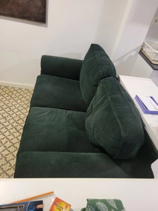 Sofá verde de tela