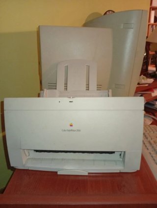 Impresora Apple Color StyleWriter 2500.