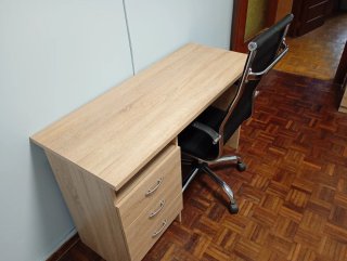 Habitación completa con armario, cabecero, mesa...