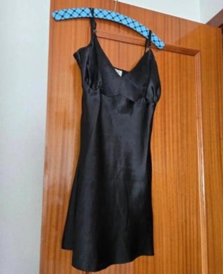 Camisón negro seda.
