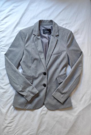 Americana Gris Stradivarius con Hombreras