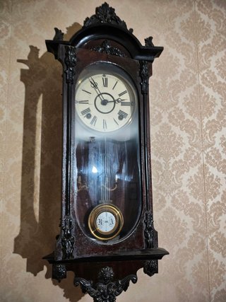 Reloj de pared antiguo de péndulo