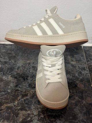 Zapatillas Adidas Campus Beige y Blancas talla 42