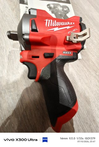 Llave de impacto subcompacta Milwaukee M12 FIWF12