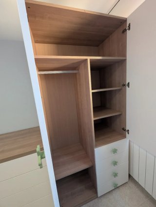 Armario y cómoda infantil madera