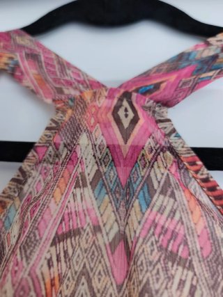Vestido corto boho en tonos cálidos