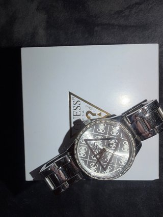Reloj Guess Plateado y Gris