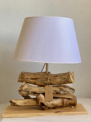 Lámpara artesanal de madera y tela