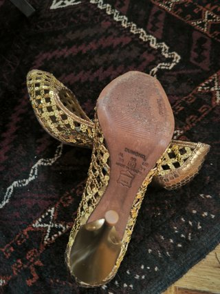 Zapatos de Tacón Dorados