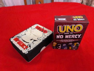 UNO NO MERCY Juego de Cartas Caja 3D