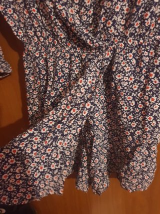 Mono floral azul y rojo