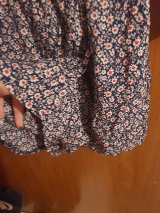 Mono floral azul y rojo