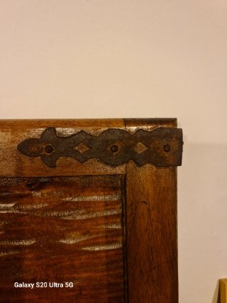 Puerta Antigua de Madera Tallada con Carabela