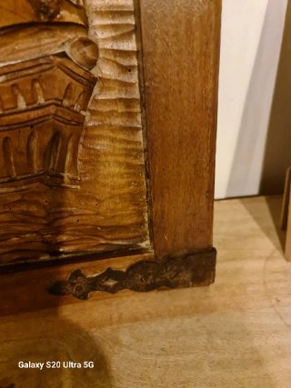 Puerta Antigua de Madera Tallada con Carabela