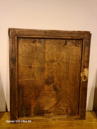 Puerta Antigua de Madera Tallada con Carabela