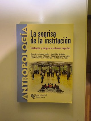 La sonrisa de la institución: confianza y riesg...