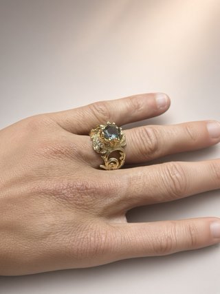 Anel Floral Dourado com Topázio Azul